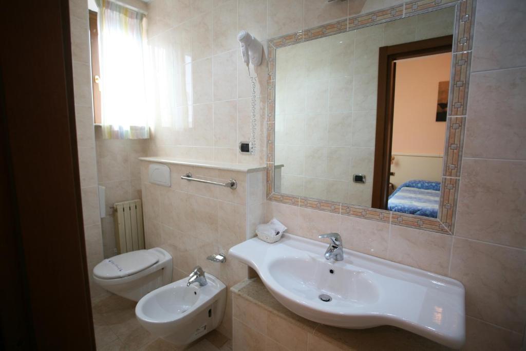 Hotel I Duchi Camerino Pokoj fotografie